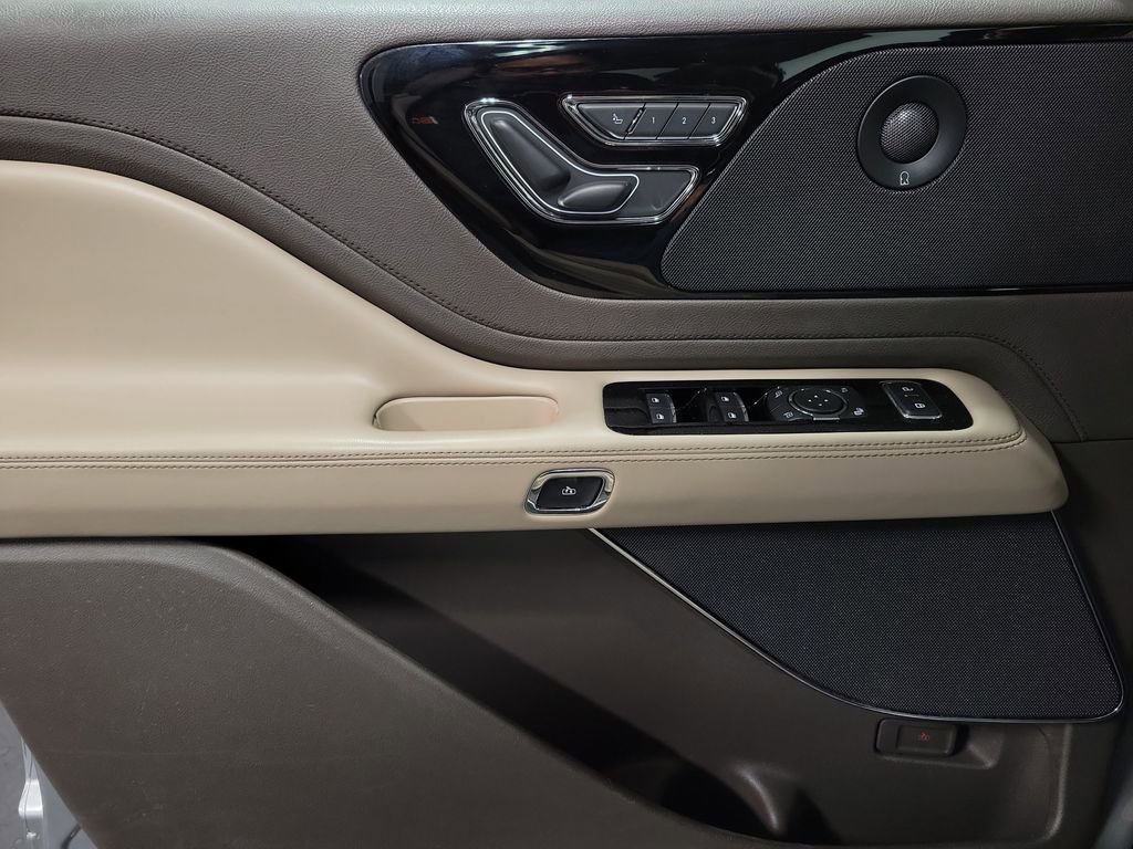Used 2020 Lincoln Aviator Reserve w/ Equipment Group 201A image 24
