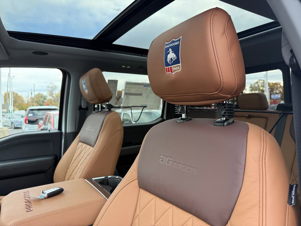 New 2026 Ford F250 Lariat w/ Black Appearance Package image 81