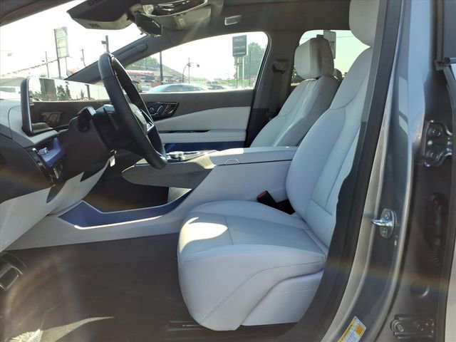 New 2025 Cadillac Optiq Luxury 2 image 7