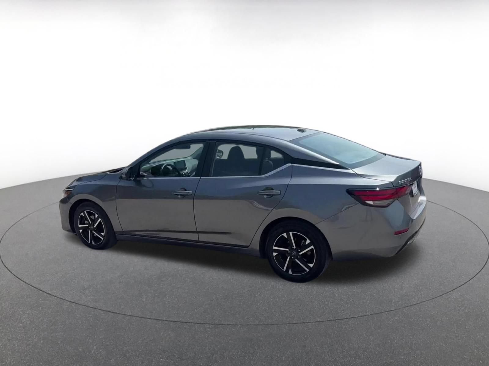 Used 2025 Nissan Sentra SV FWD image 10