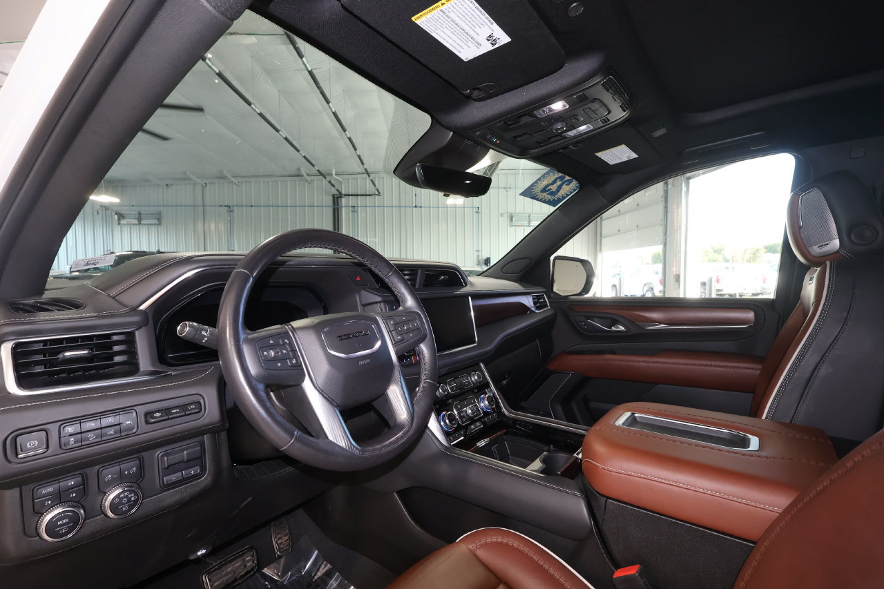 Used 2023 GMC Yukon XL Denali Ultimate AWD/4WD image 9