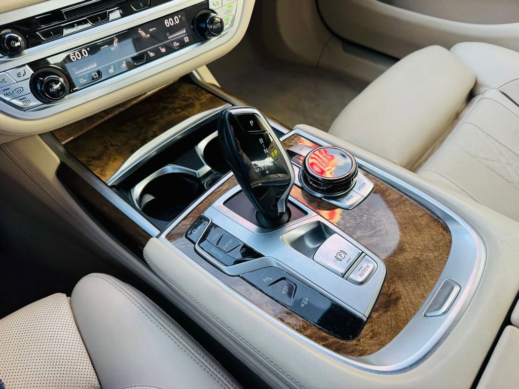 Used 2017 BMW 740i image 22