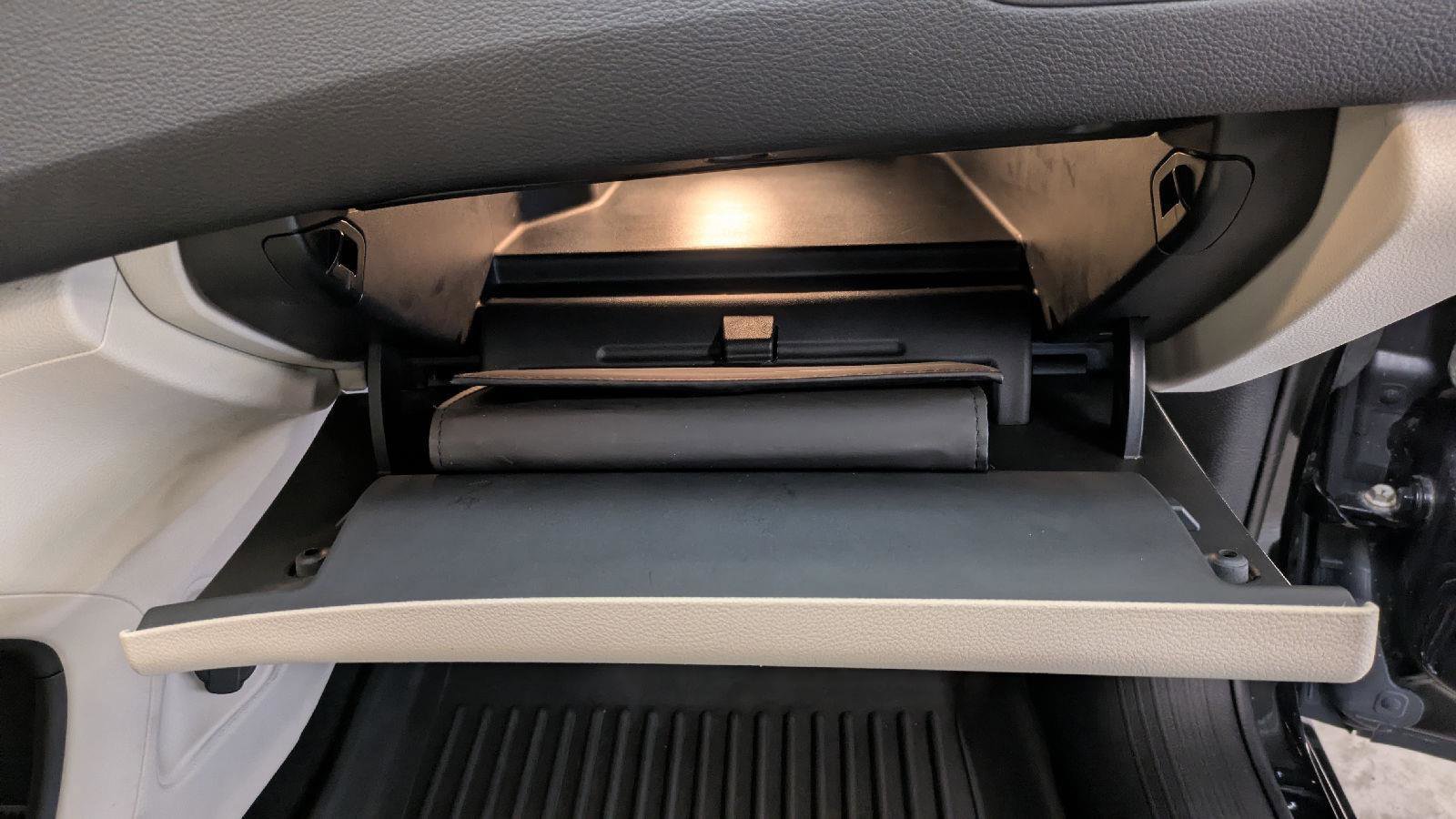 Used 2015 Chrysler 200 Limited image 26