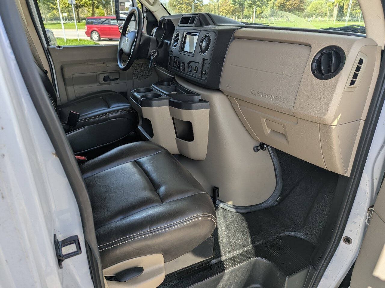 Used 2018 Ford E-450 and Econoline 450 Super Duty w/ Motorhome Prep Package RWD image 9