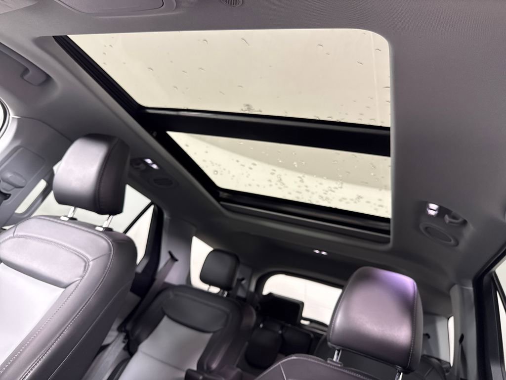 Used 2022 Ford Explorer XLT w/ Equipment Group 202A image 23