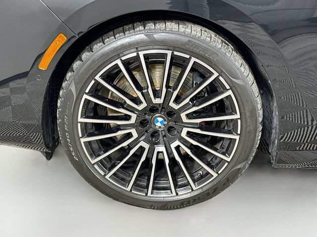 Used 2025 BMW 760i xDrive AWD/4WD image 31