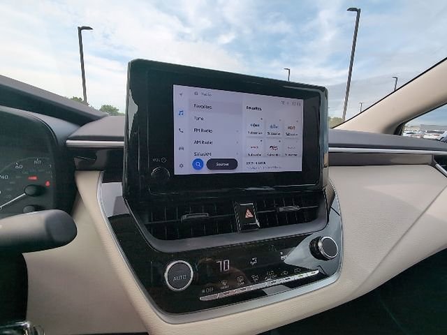 Used 2025 Toyota Corolla LE FWD image 11