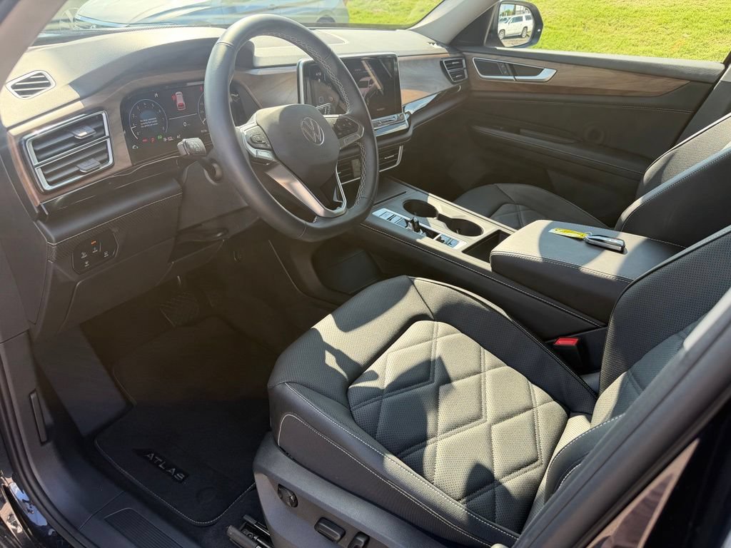 Used 2026 Volkswagen Atlas SE FWD image 14