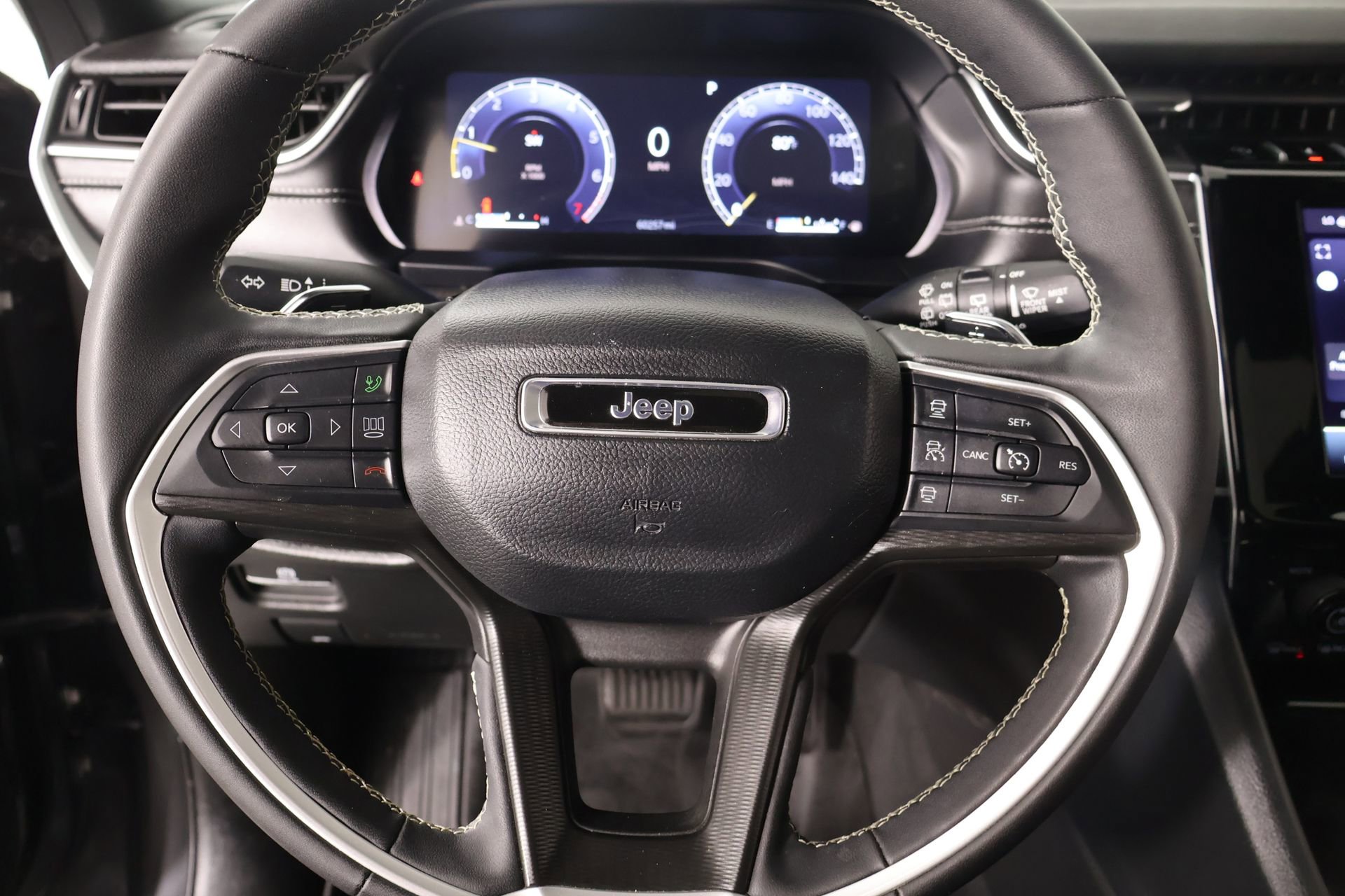 Used 2024 Jeep Grand Cherokee L Altitude AWD/4WD image 3
