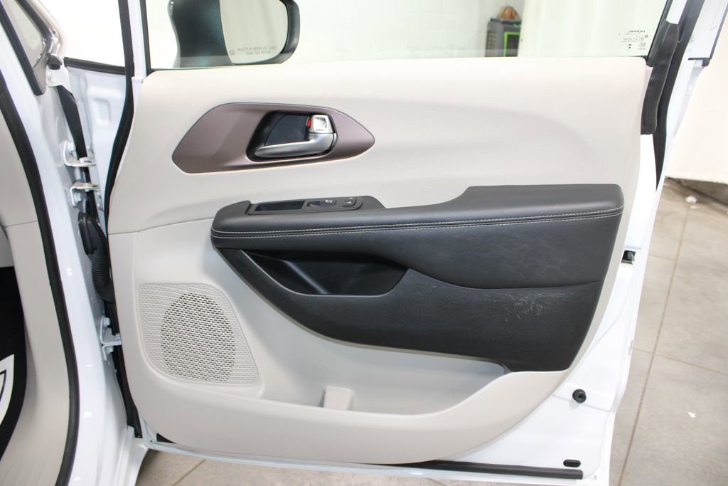 Used 2024 Chrysler Voyager LX FWD image 34