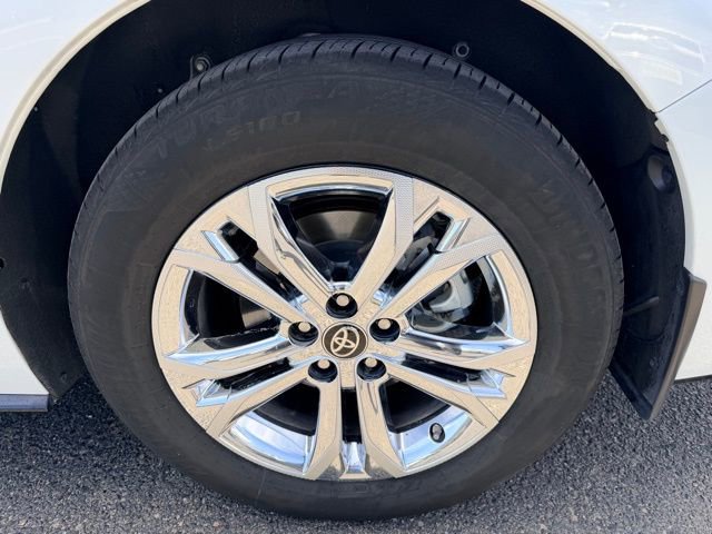 Used 2024 Toyota Sienna Platinum AWD/4WD image 11