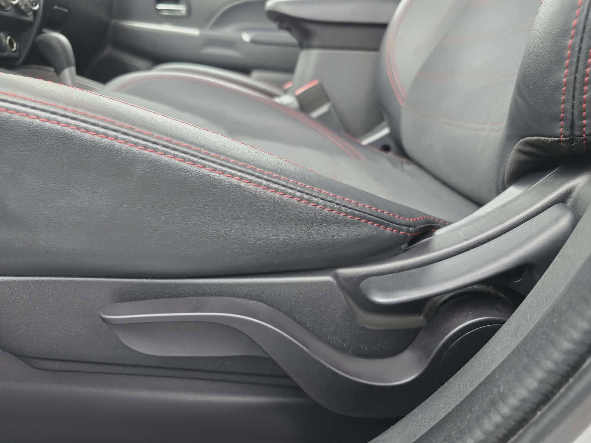 Used 2025 Mitsubishi Outlander Sport SE image 12