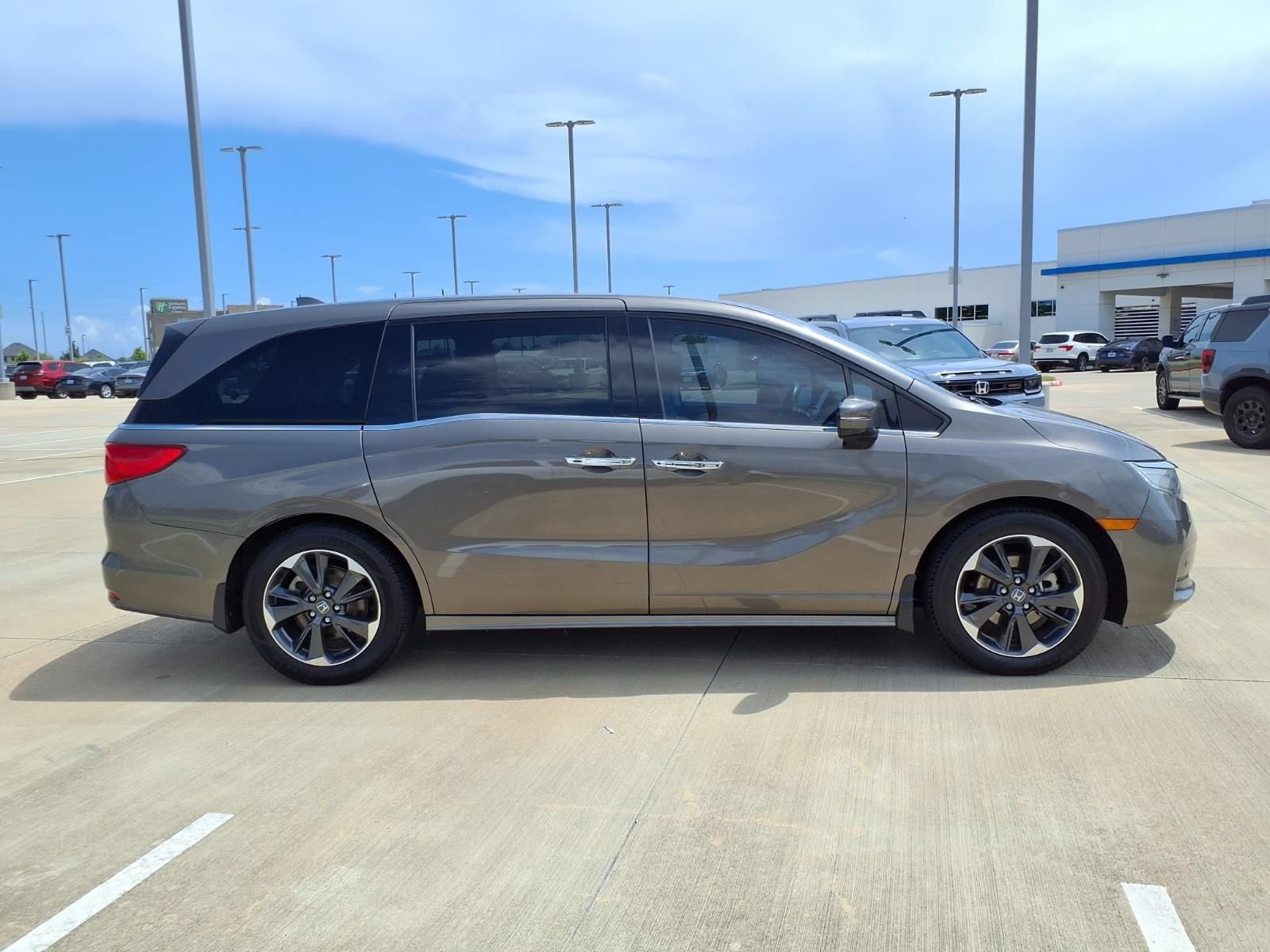 Used 2022 Honda Odyssey Elite image 8