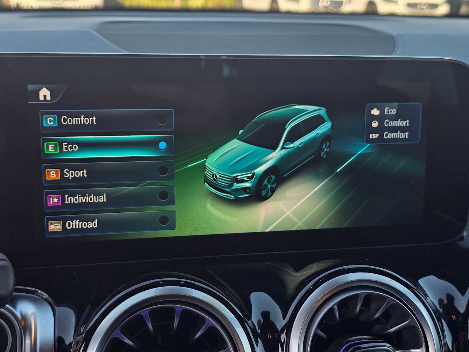 Used 2025 Mercedes-Benz GLB 250 4MATIC image 31