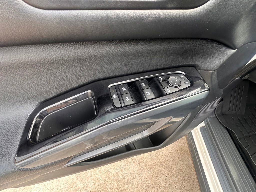 Used 2022 Nissan Pathfinder SL w/ SL Black Package FWD image 15
