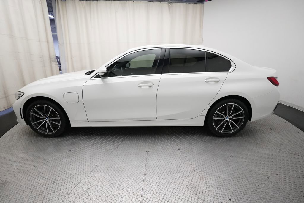 Used 2021 BMW 330e xDrive w/ Convenience Package image 24