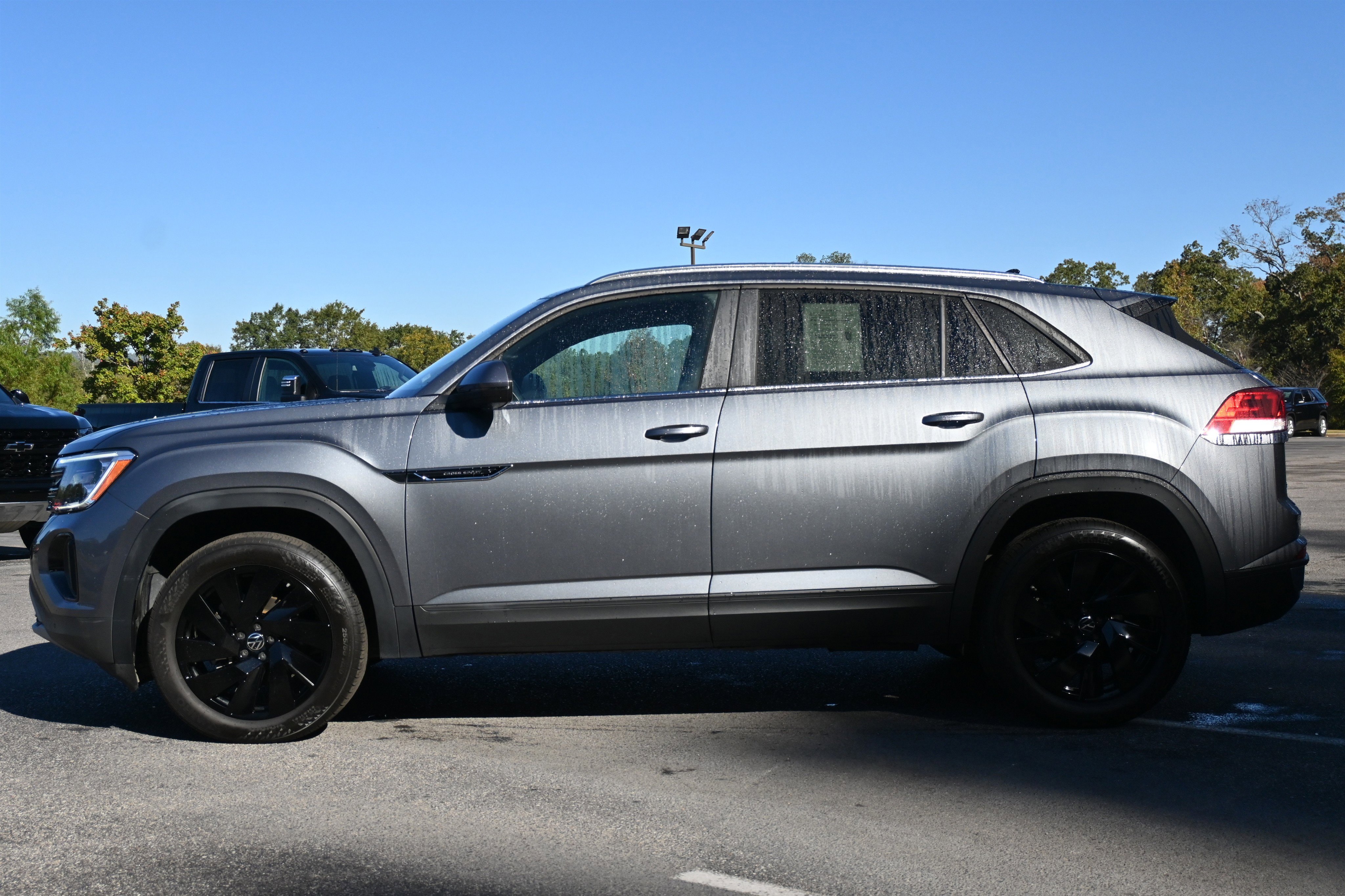 Used 2025 Volkswagen Atlas Cross Sport SE image 6