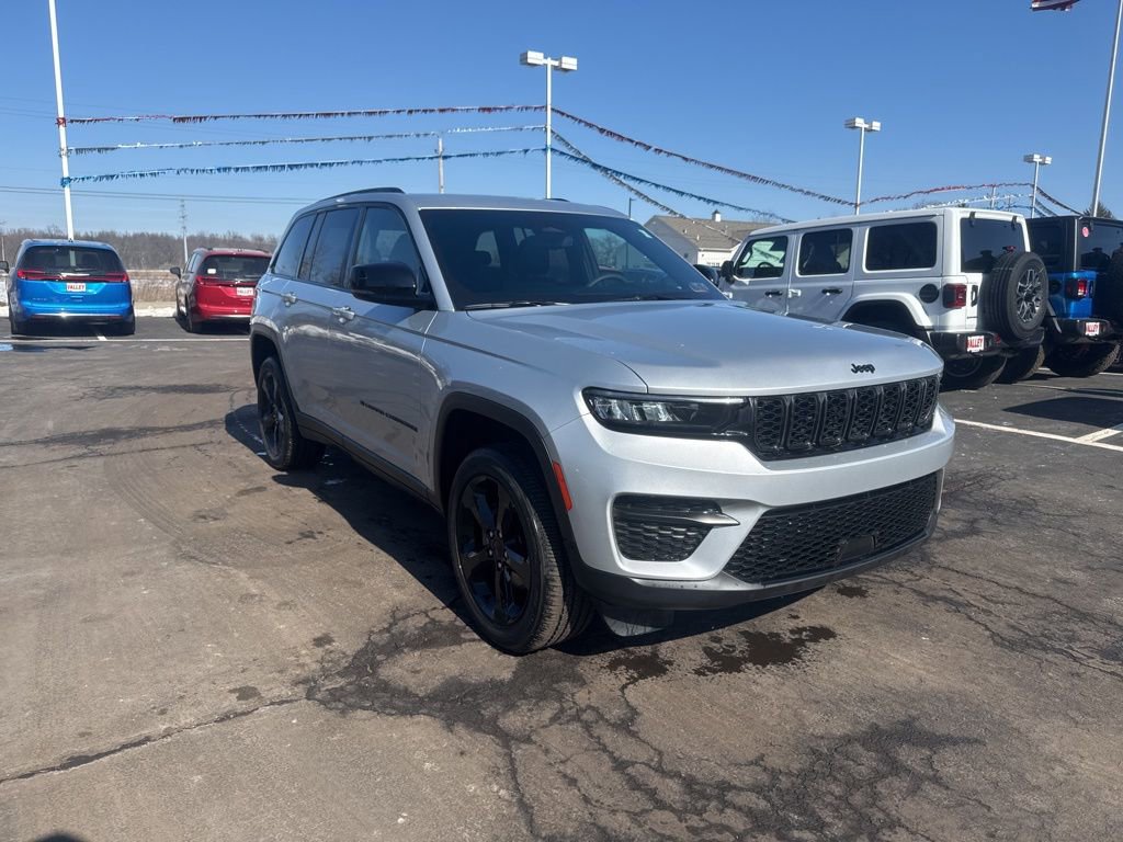 Used 2024 Jeep Grand Cherokee Altitude image 54