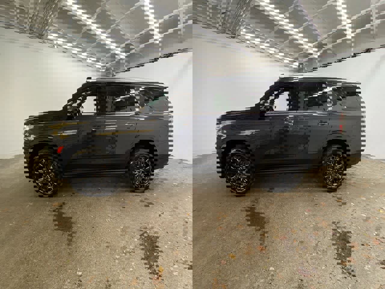 Used 2024 Chevrolet Tahoe High Country w/ Premium Package 2 image 3