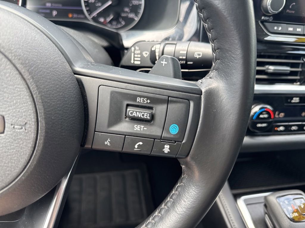 Used 2025 Nissan Pathfinder SV FWD image 21
