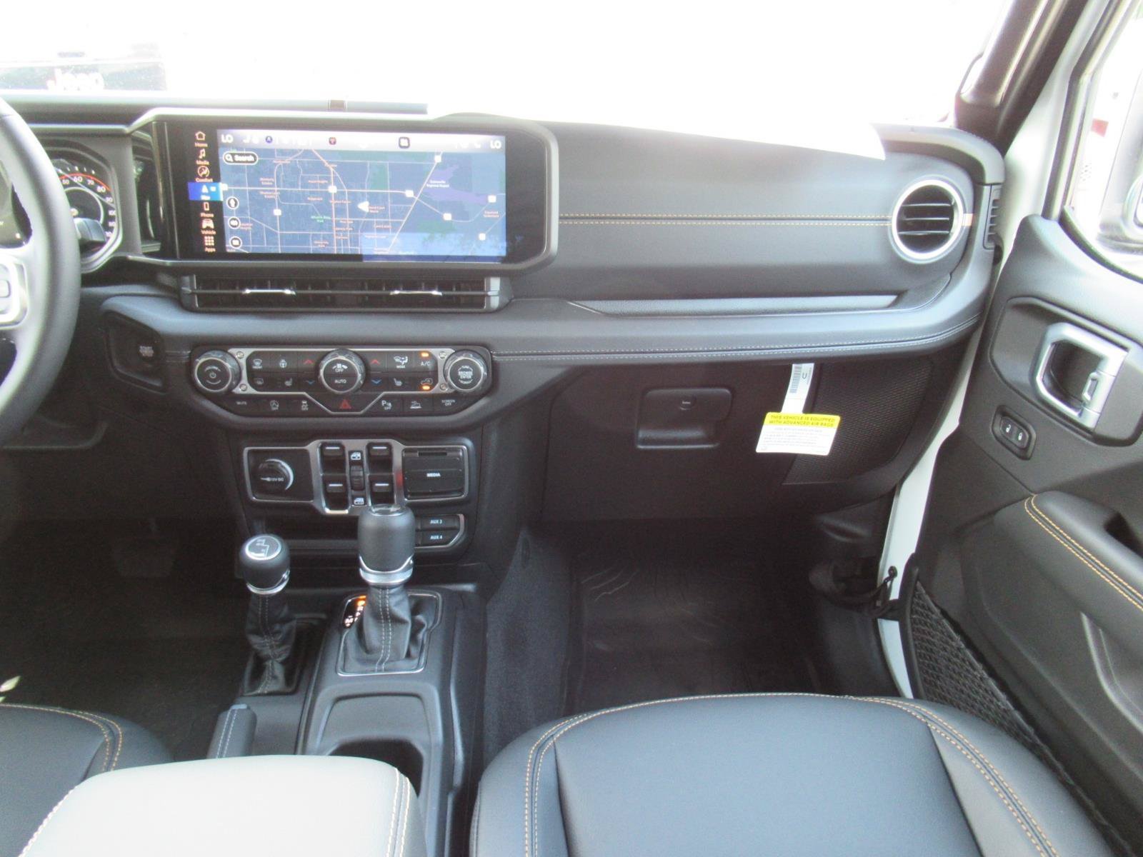 New 2026 Jeep Wrangler Unlimited Sahara AWD/4WD image 15