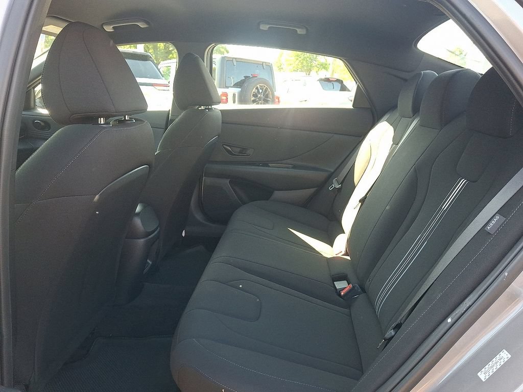 Used 2025 Hyundai Elantra SEL w/ Cargo Package FWD image 12
