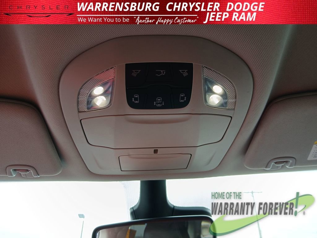 Used 2024 Chrysler Pacifica Touring-L image 26