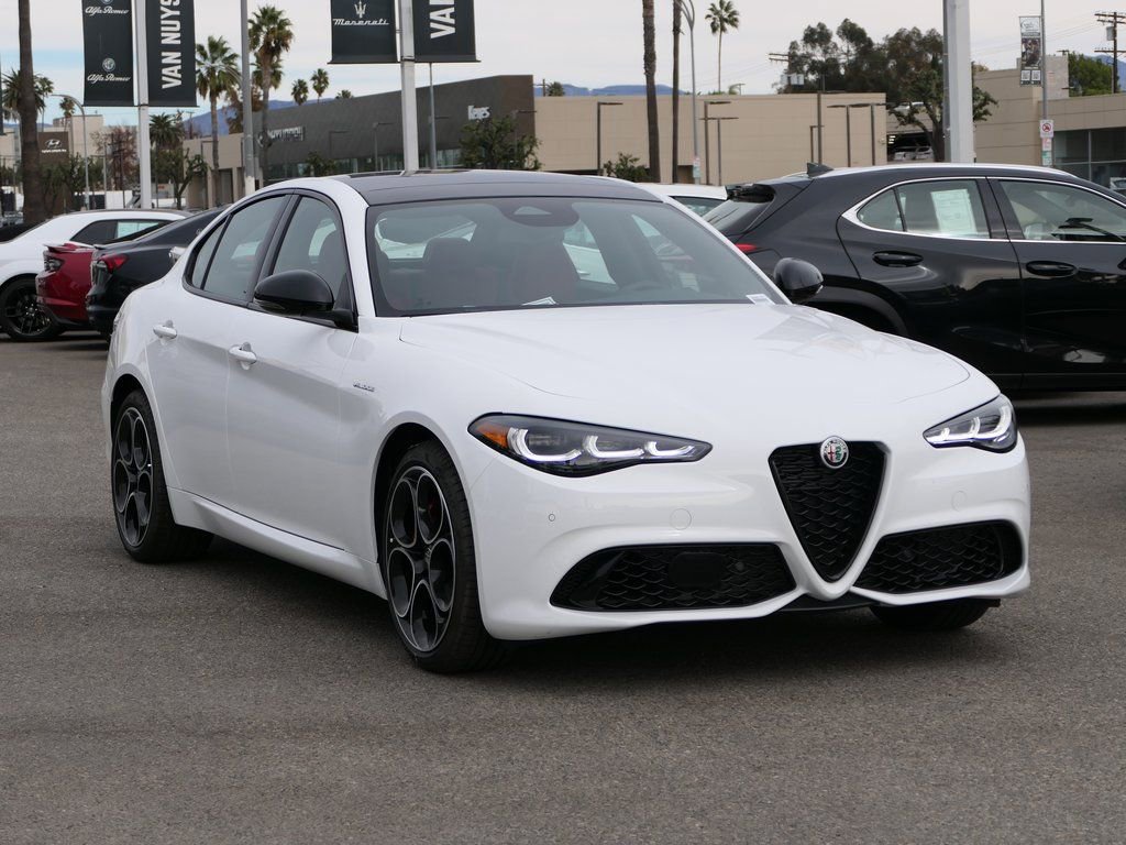 New 2025 Alfa Romeo Giulia AWD image 8