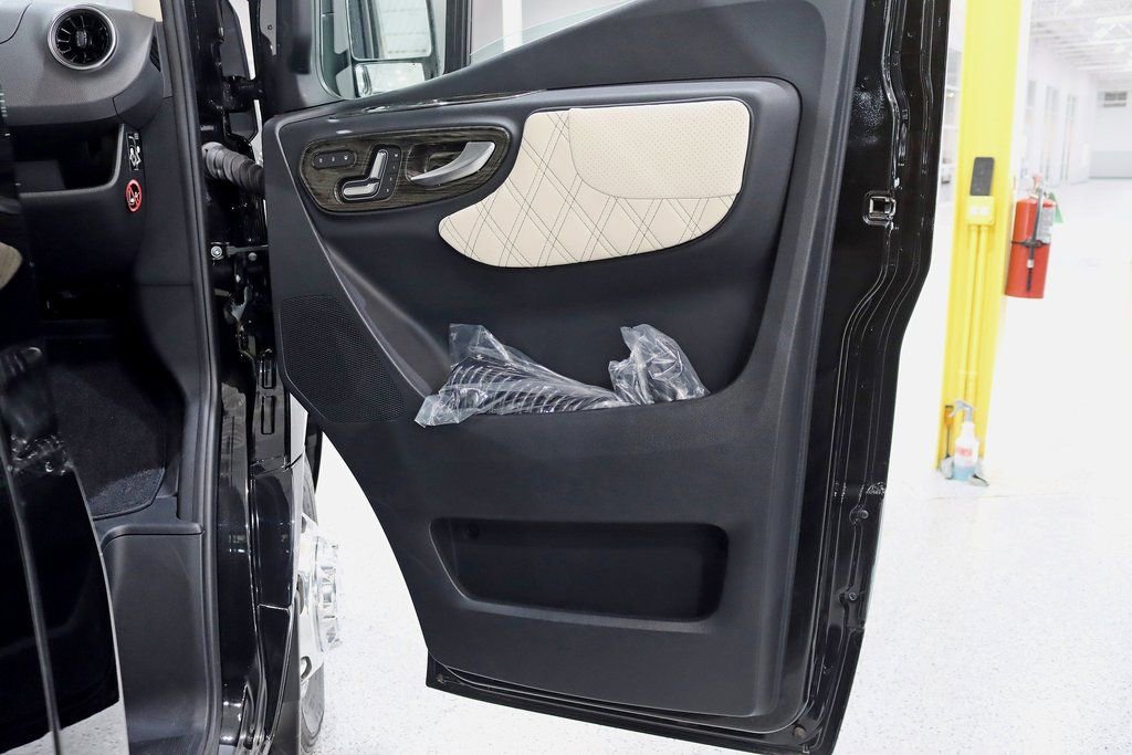 Used 2024 Mercedes-Benz Sprinter 3500 image 40