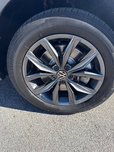 Used 2023 Volkswagen Tiguan SE w/ Panoramic Sunroof Package AWD/4WD image 14