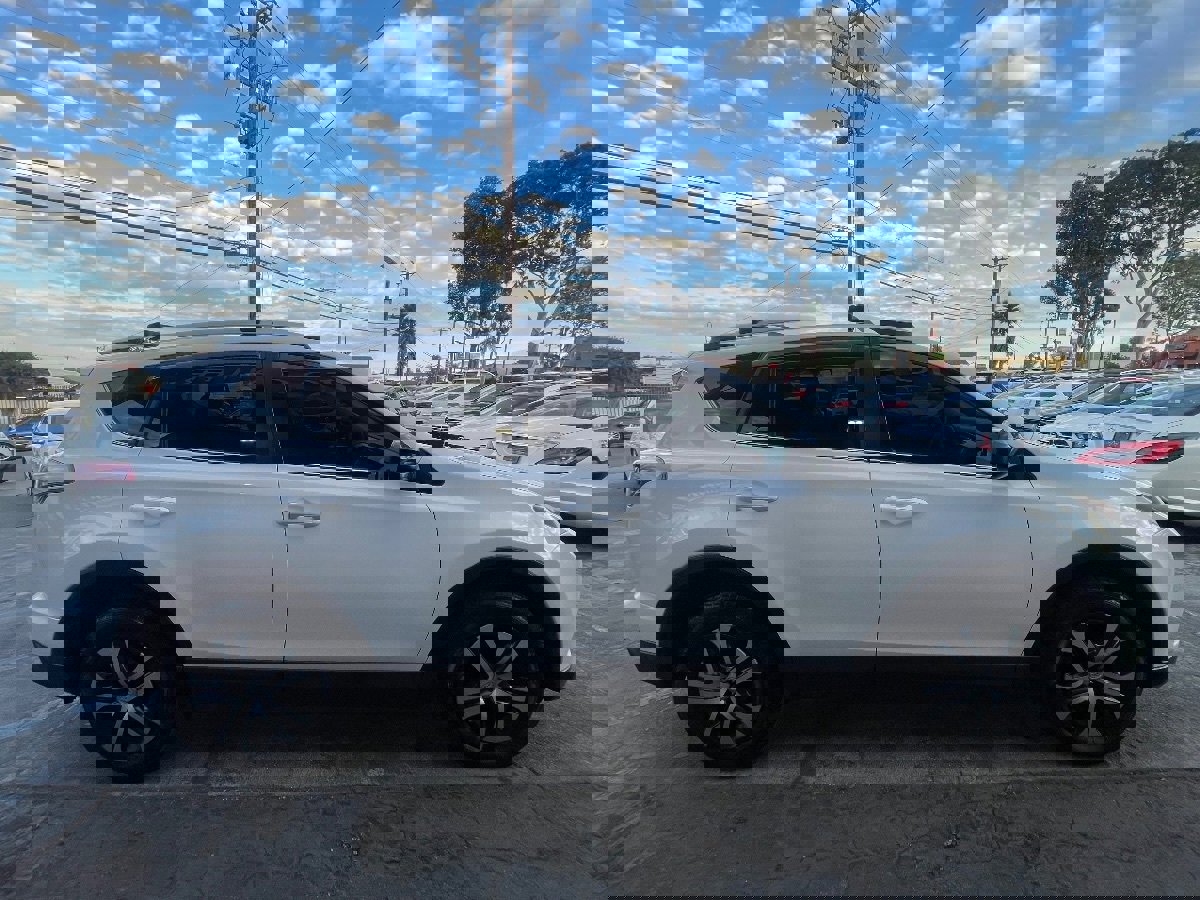 Used 2016 Toyota RAV4 LE image 4