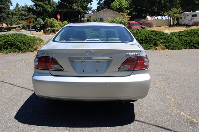 Used 2003 Lexus ES 330 FWD image 11