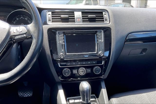 Used 2017 Volkswagen Jetta SEL FWD image 6
