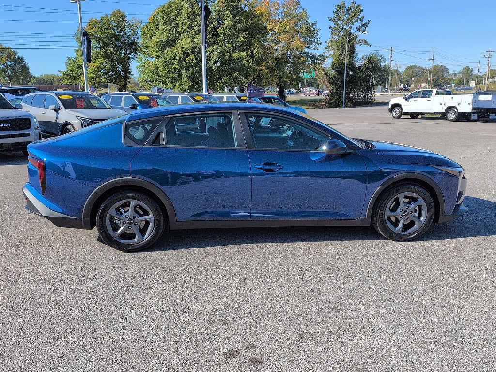Used 2025 Kia K4 FWD image 2