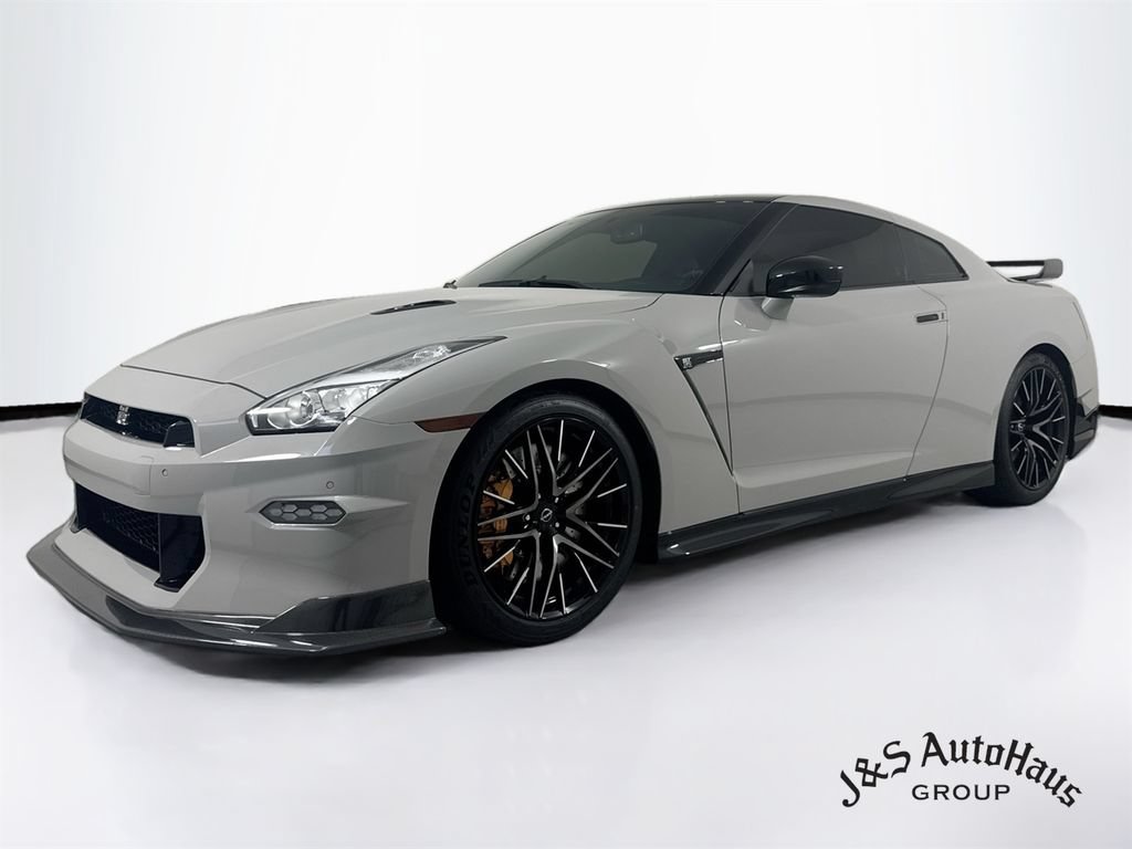 Used 2024 Nissan GT-R Premium w/ Premium Interior Package AWD/4WD image 3