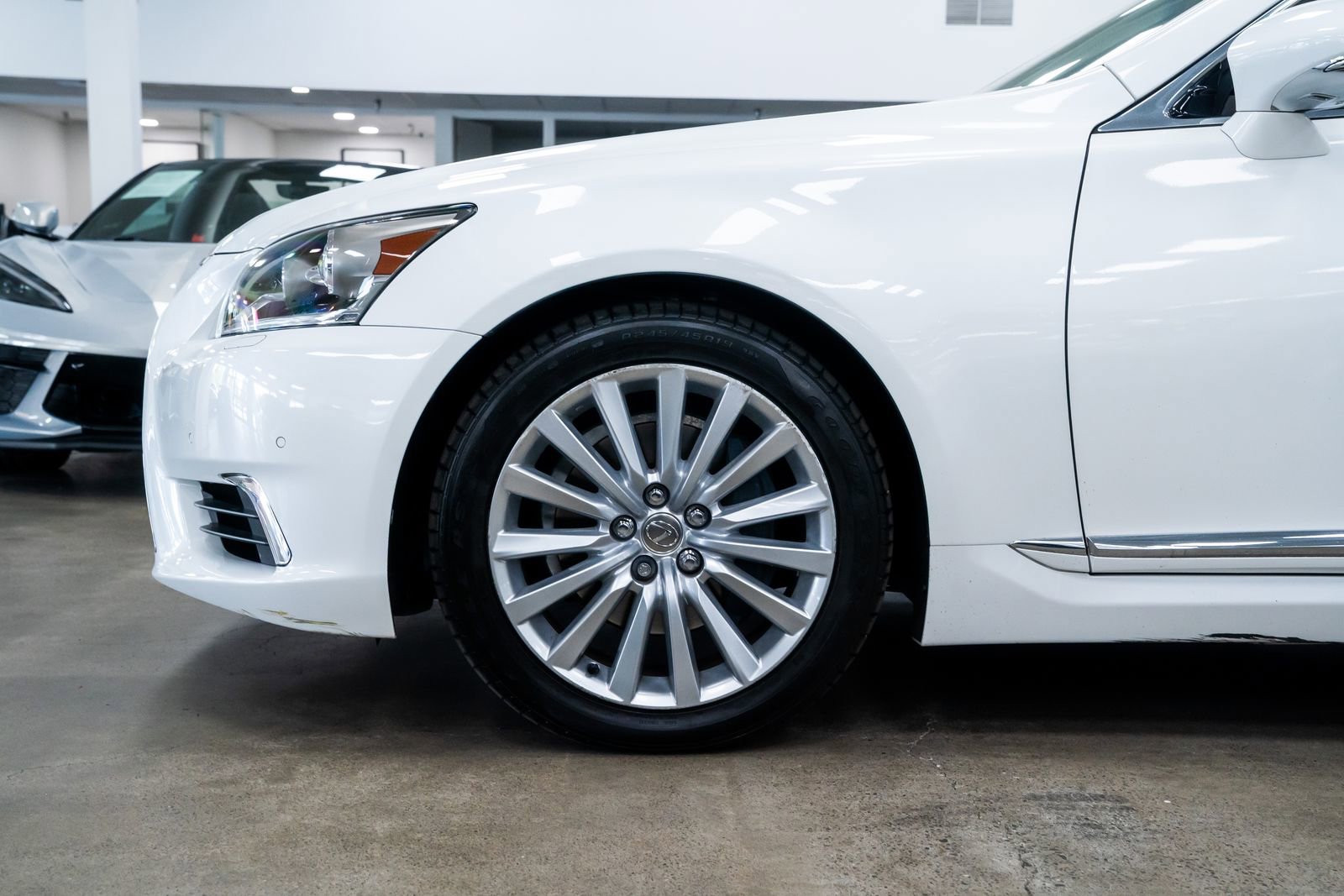 Used 2014 Lexus LS 460 w/ Comfort Package RWD image 4