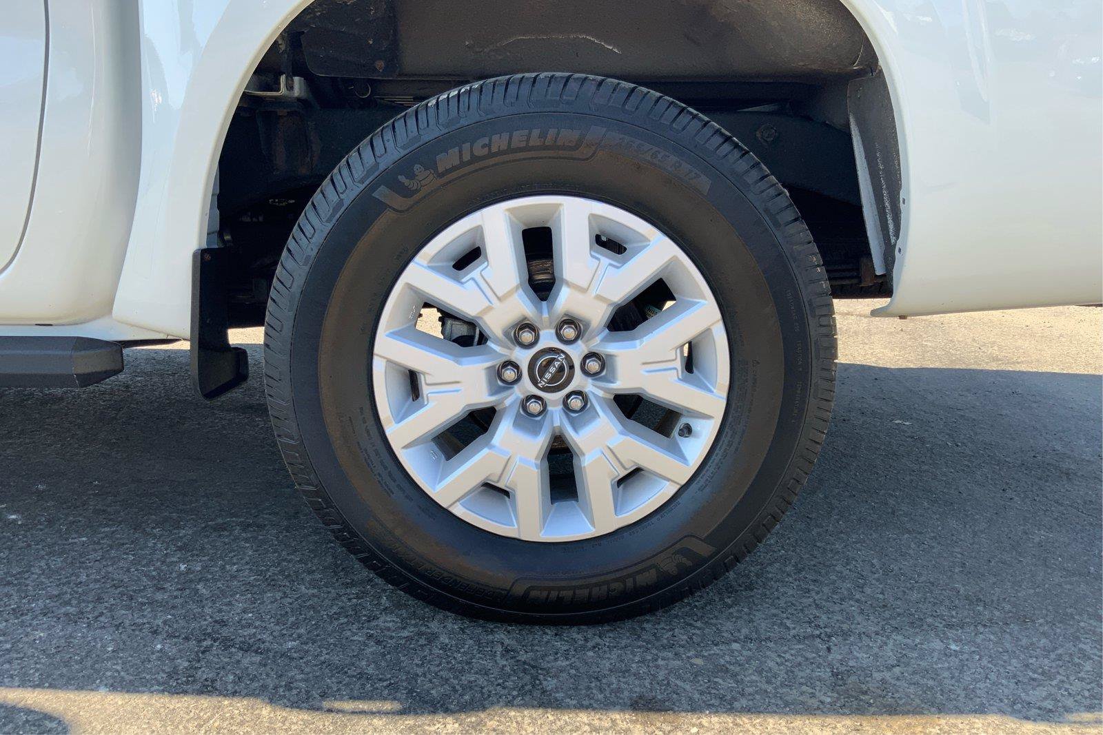 Used 2022 Nissan Frontier SV AWD/4WD image 28