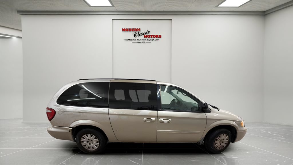Used 2007 Chrysler Town & Country LX w/ Popular Equipment Group II FWD image 6
