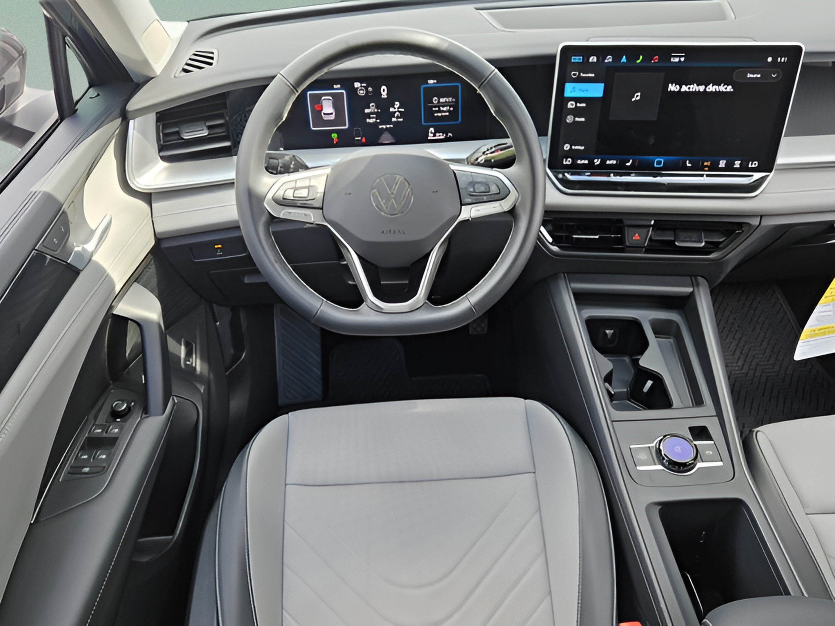 Used 2025 Volkswagen Tiguan SE AWD/4WD image 11