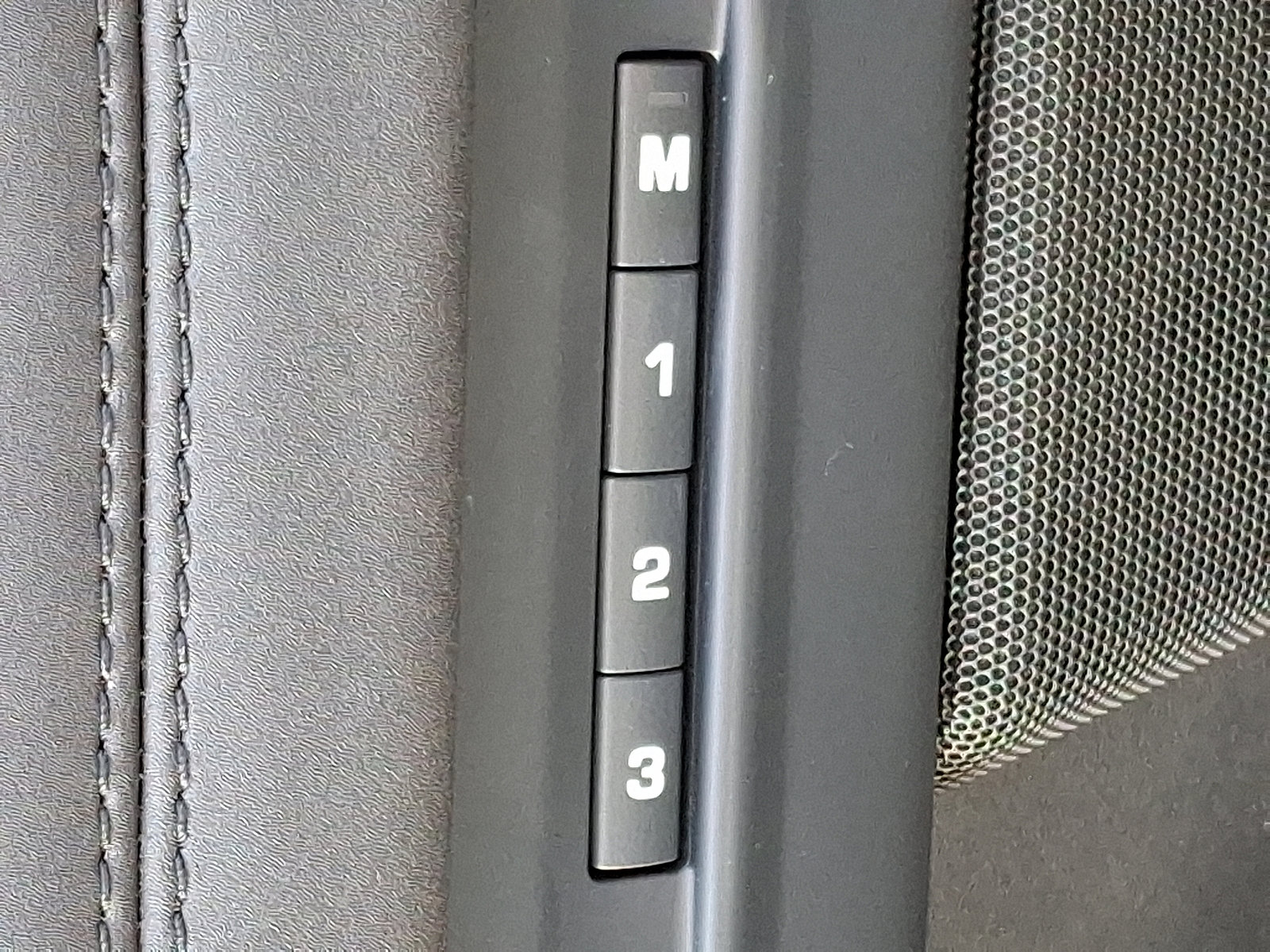 Used 2020 Land Rover Range Rover Evoque SE image 25