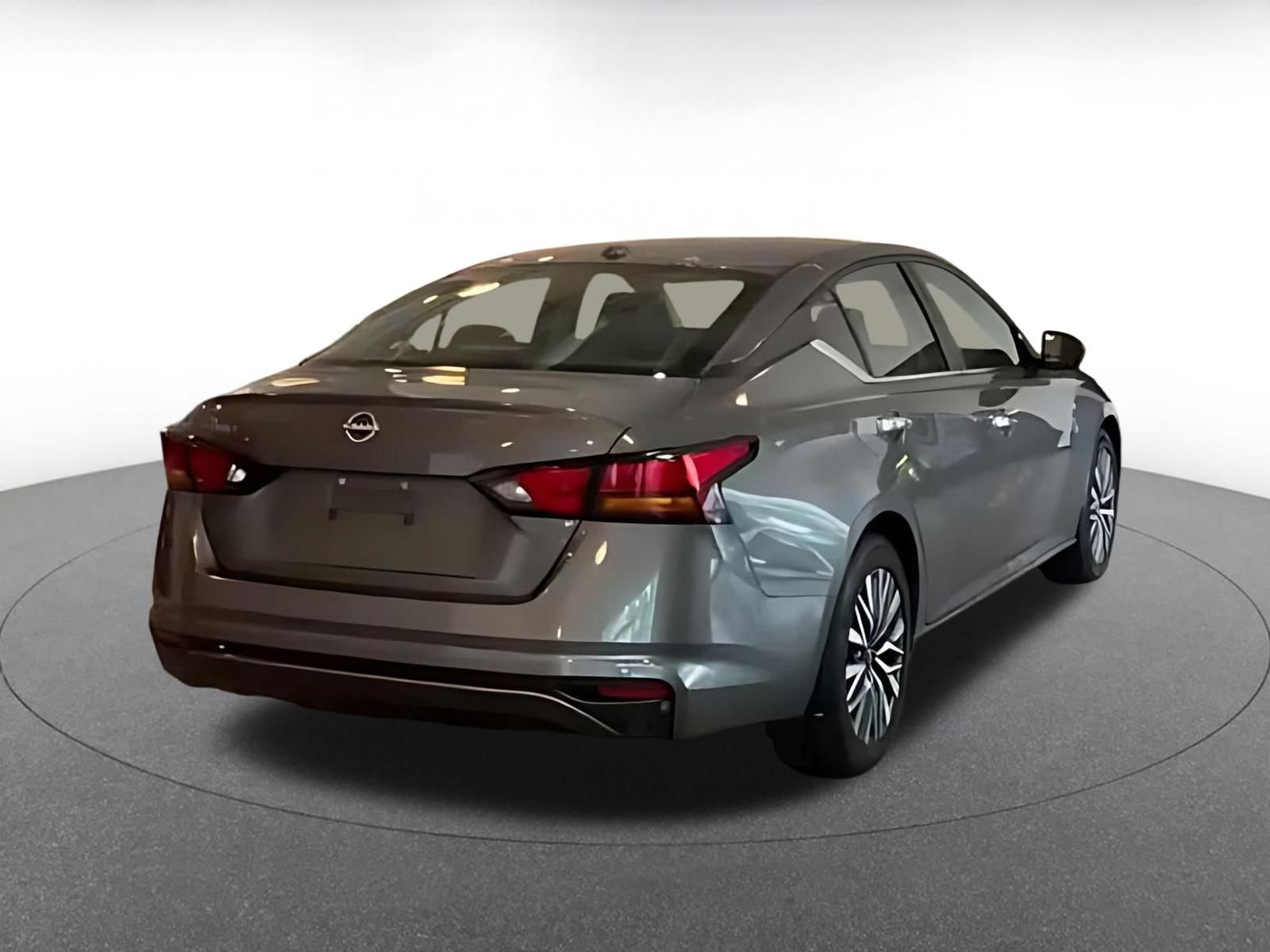 Used 2025 Nissan Altima 2.5 SV FWD image 10