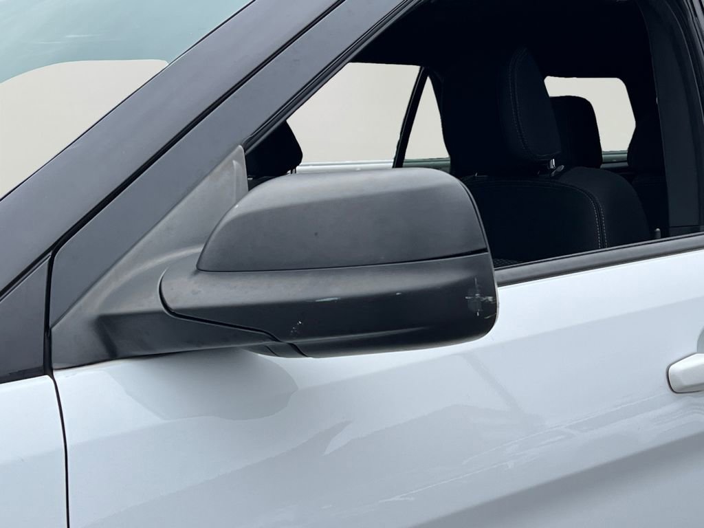 Used 2018 Ford Explorer XLT image 27