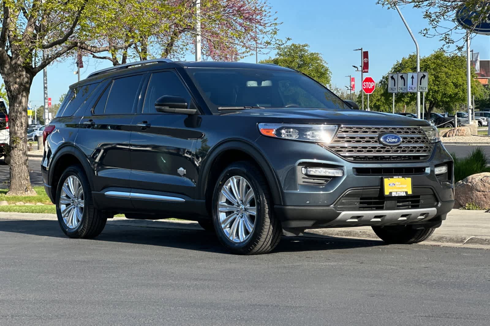 Certified 2022 Ford Explorer King Ranch w/ Class IV Trailer Tow Package AWD/4WD image 9