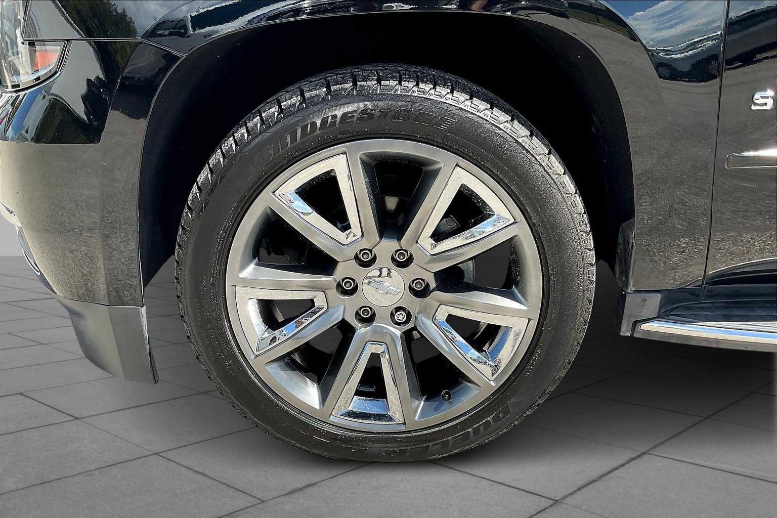 Used 2019 Chevrolet Suburban Premier image 9