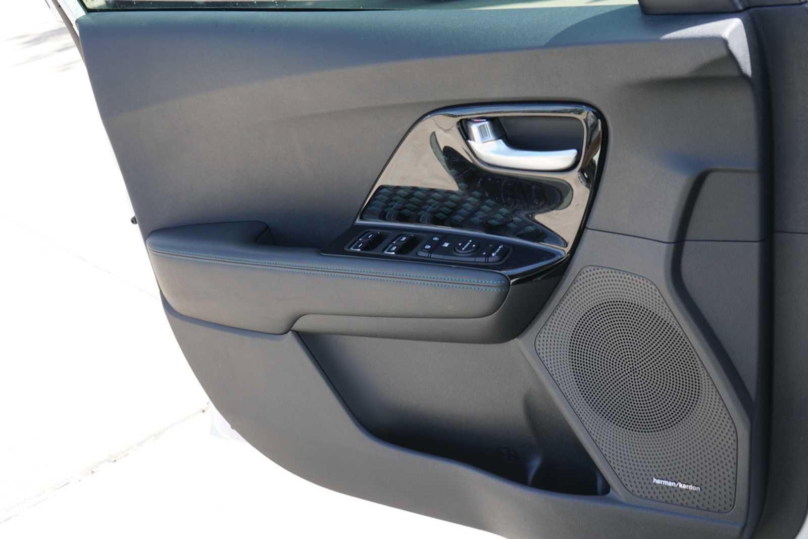 Certified 2022 Kia Niro EX Premium FWD image 16