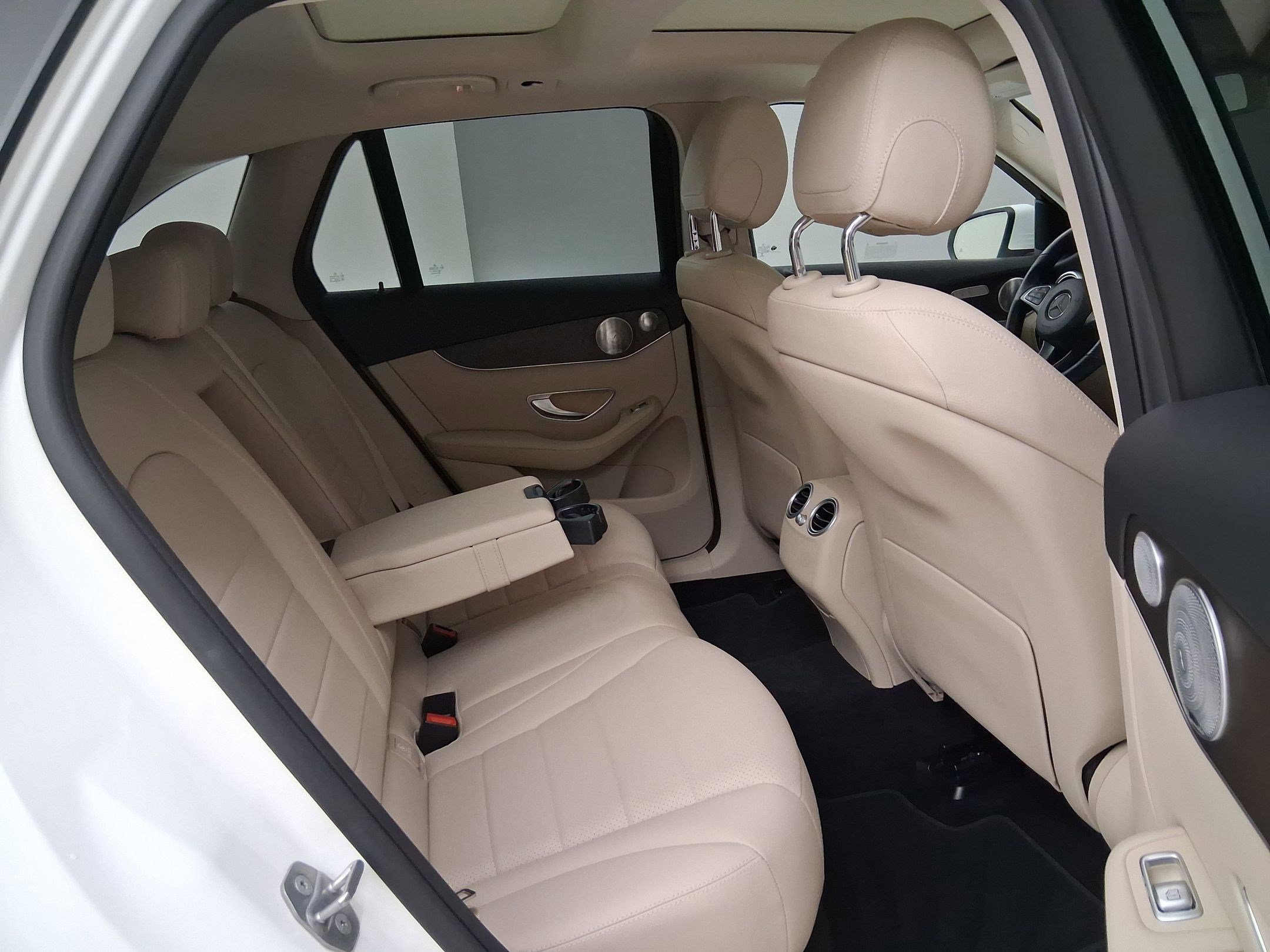 Used 2019 Mercedes-Benz GLC 350e 4MATIC image 33