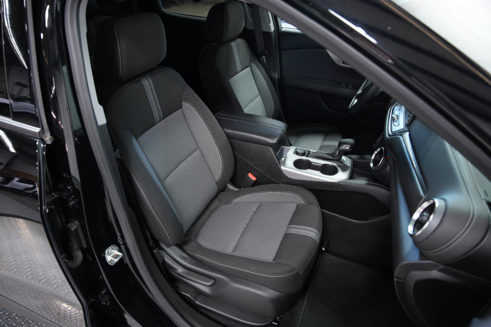 Used 2025 Chevrolet Blazer LT AWD/4WD image 19