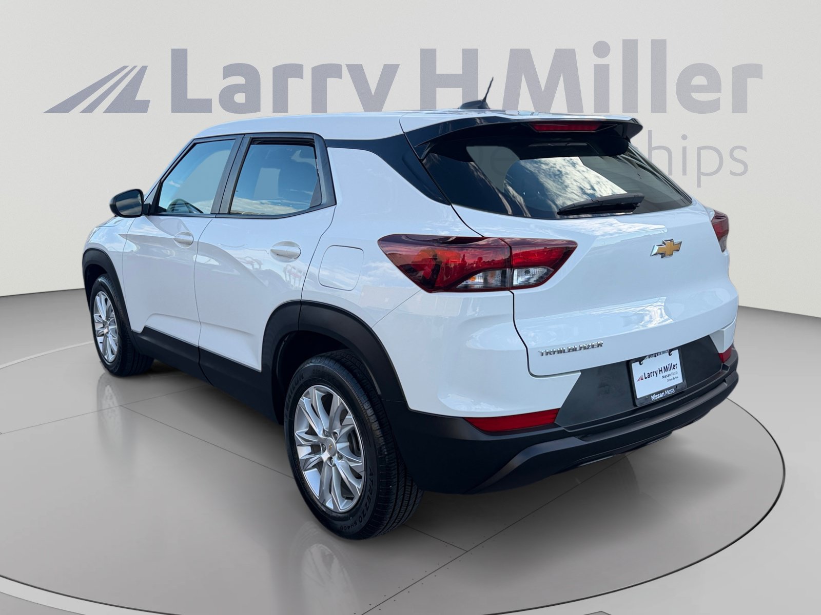 Used 2023 Chevrolet TrailBlazer LS FWD image 3