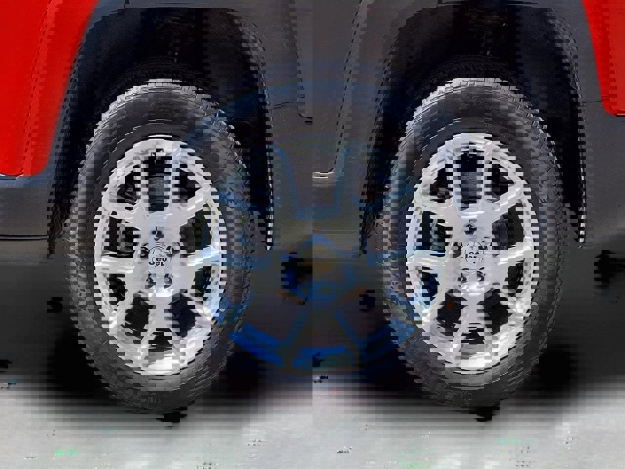 Used 2023 Jeep Renegade Latitude AWD/4WD image 3