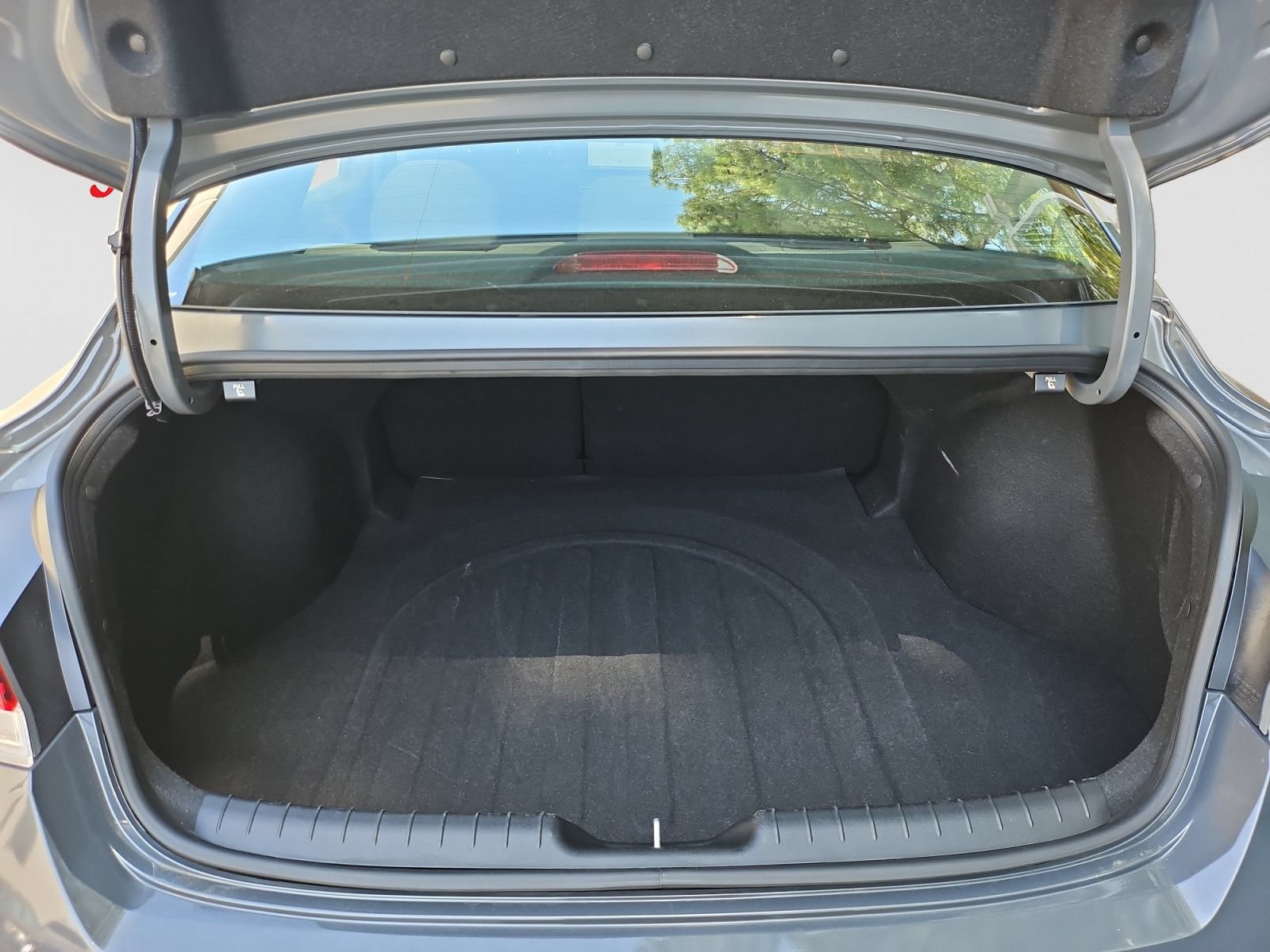 Used 2025 Hyundai Elantra SEL FWD image 19